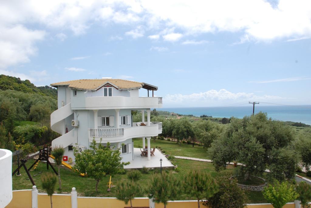 Villa Alex Riza  Luaran gambar