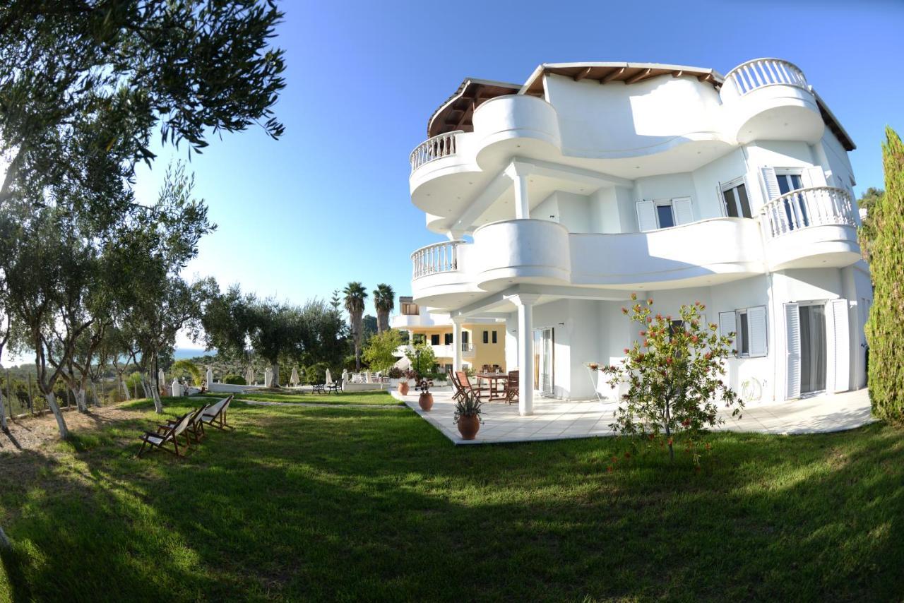 Villa Alex Riza  Luaran gambar