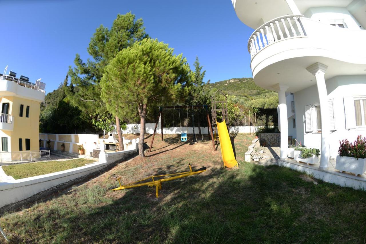 Villa Alex Riza  Luaran gambar