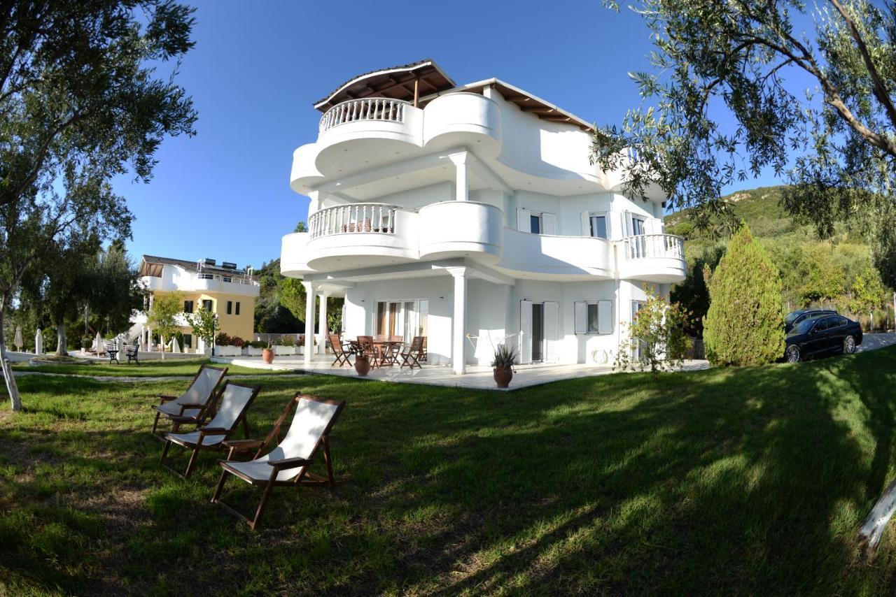 Villa Alex Riza  Luaran gambar