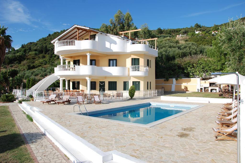 Villa Alex Riza  Luaran gambar